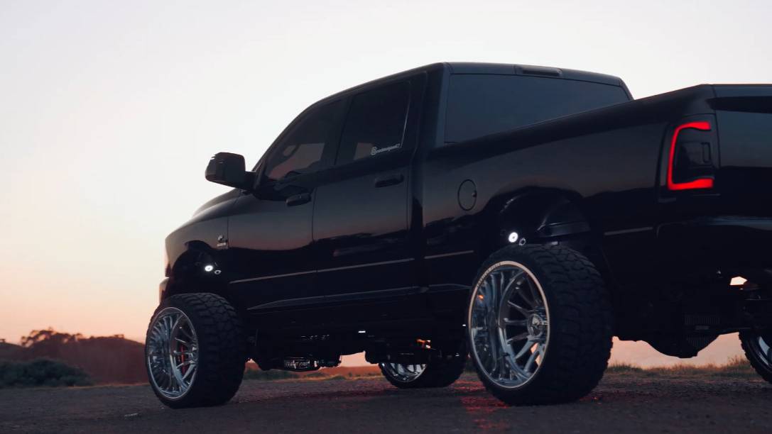 Dodge Ram Cummins исследует Мост Золотые ворота