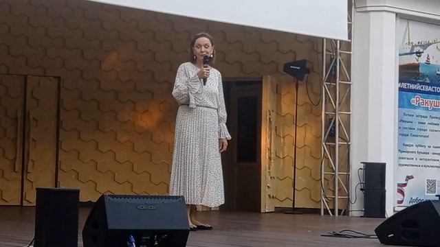 Ирина Купченко в Севастополе читает стихи памяти Василия Ланового. Праздник открытия его памятника