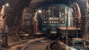 метро это ловушки в метро и туннели темно и контактный рельс  825 вольт. вагоны метро стоянке