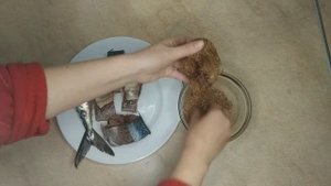 Как пожарить рыбу тунец на сковороде. Получается очень вкусный тунец с золотистой корочкой.