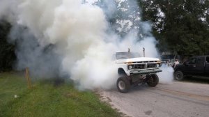 1977 f150 doing a NASTY BURNOUT!!!!!!!!!!