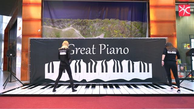 Розовая пантера на пианино ногами! смотреть онлайн