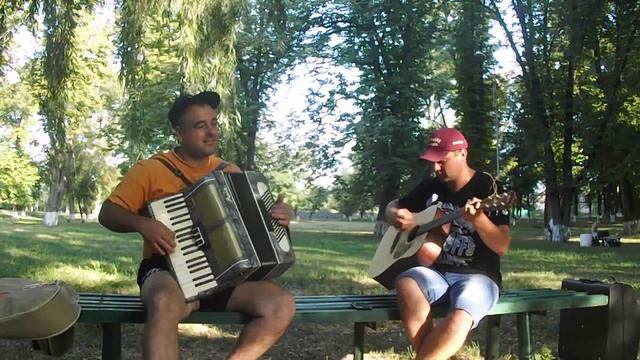 Ребята нереально круто сыграли в парке всем известный хит Despacito смотреть онлайн