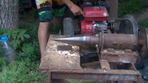 Винтовой дровокол