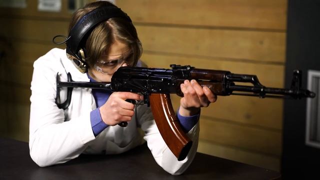 Откроется ли замок от выстрела АК-47? смотреть онлайн