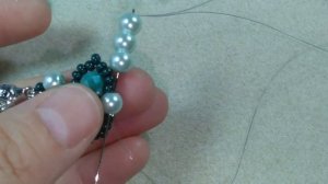 Kristal ve inci boncuk ile bileklik yapımı/Браслет из кристалей и жемчуга/Beaded bracelet/