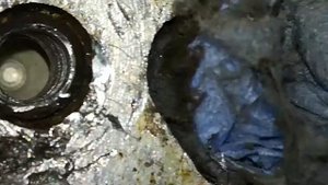 ВАЗ-2112 сломалась шпилька термостата в головке  высверливаем с сохранением родной резьбы