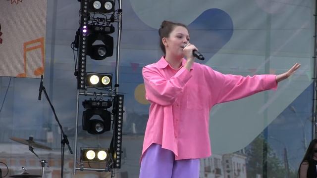 Юлия Родионова "Радуги-дуги" Студия вокала "Vlasova голос", Фестиваль "Дыхание города" 26.08.2022г.