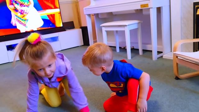 Эльвира и Райан НА ПЛОЩАДКЕ Сборник лучших видео смотреть онлайн