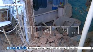 Стена квартиры в жилом доме провалилась со второго этажа на первый