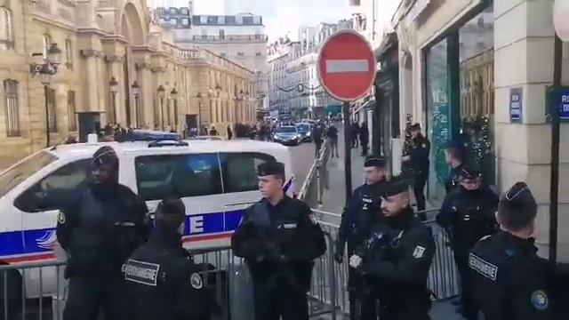 В Елисейский дворец прибыла канцлер Германии Ангела Меркель