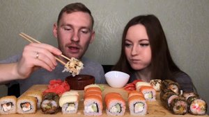МУКБАНГ РОЛЛЫ ФИЛАДЕЛЬФИЯ ЗАПЕЧЕННЫЕ 25000 подписчиков MUKBANG THE PHILADELPHIA ROLL BAKED