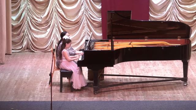 Христина Зелинская, 10 лет "Я иду гулять!" для фортепиано в 4 руки смотреть онлайн