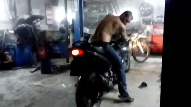 прямоток байка горит как турбина или как прикурить от спортбайка) смотреть онлайн