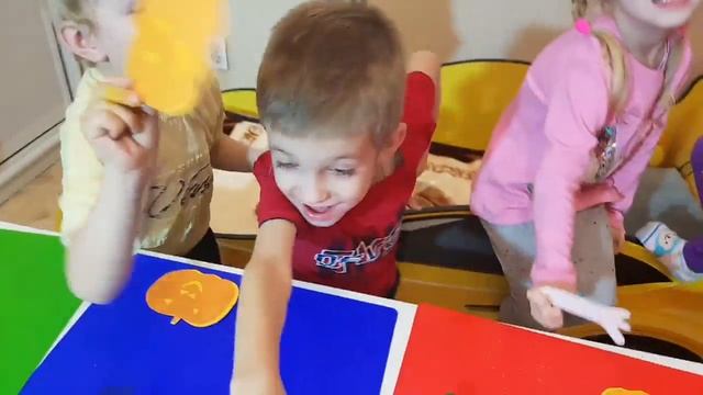 ПОДЕЛКИ НА ХЭЛЛОУИН! ДЕКОР КОМНАТЫ РУКАМИ ЧЕТВЕРНЯШЕК! ТВОРЧЕСКАЯ СТУДИЯ ЧЕТВЕРНЯШЕК. смотреть онлайн