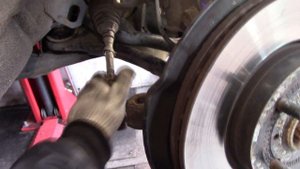 Замена рулевой тяги