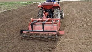 mitsubishi mt 165d talajmarózás.
