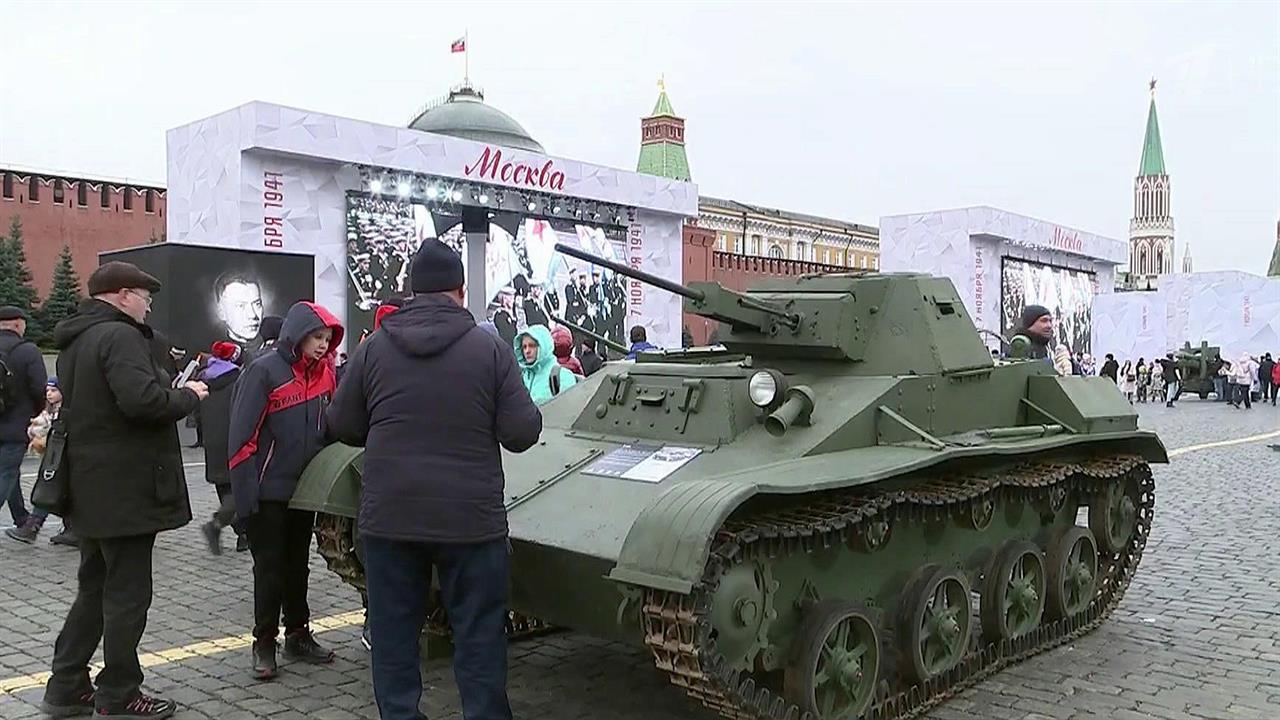 Ноябрь техника. Выставка военной техники в Москве на красной площади. Парад 1941 года. Музей обороны Москвы. Парад 7 ноября 2004.