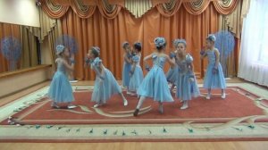 "Танец цветов в детском саду", Елена Тапинова