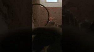 разбиваем тяжёлую чугунную ванну 100 кг , на 8 частей при помощи кувалды за 2 минуты