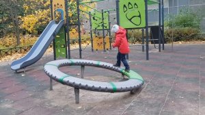 Современная детская площадка. Колесо.