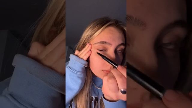Подводка попала в глаз #short #subscribe смотреть онлайн
