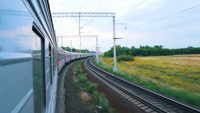 Брошенный старик сел у дороги, когда он видит шофёра подъехавшей машины то не перестаёт плакать... смотреть онлайн