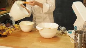 Как украсить капкейки: добавляем начинку и работаем с кондитерским мешком