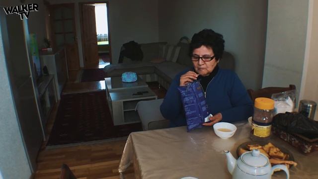 Когда бабушка увидела чипсы) смотреть онлайн