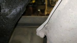 Где находится сливная пробка антифриза Митсубиси Галант 7. 4G93.