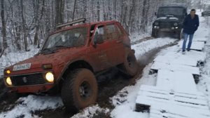 Шеви Нива на 29 колесах с мотором 2 литра от Опеля ПРОТИВ Нивы на 35 колесах.