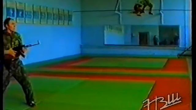 Тема 9.Защита от угрозы оружием в упор и попыток обезоружить.4 смотреть онлайн