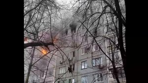 Пожар в Волгограде, люди падают из окон