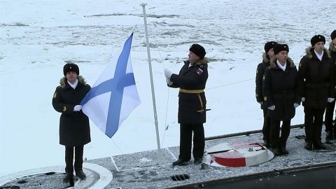 В Санкт-Петербурге поднят Андреевский флаг на новейшей подводной лодке "Можайск"