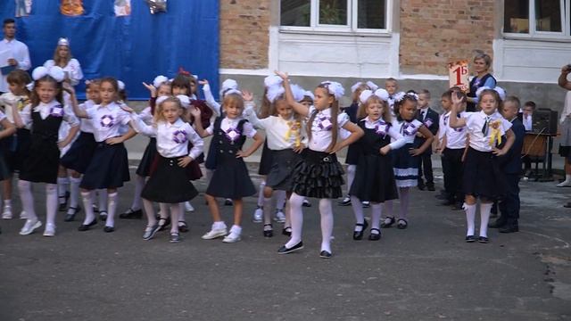 1 сентября. МОУ Школа № 3. 1 классы. Докучаевск смотреть онлайн