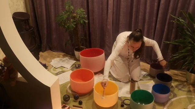 Новогодняя медитация с поющими чашами смотреть онлайн