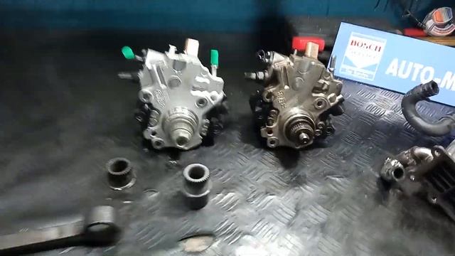 Sustitución bomba alta presion Mercedes Benz 220 CDI W 205. смотреть онлайн