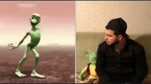 Зелёный человек ТАНЦОР. Кто лучше танцует?Мужика задрал Человек Зелёнка смотреть до конца!!!