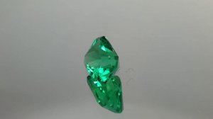 Ювелирные камни - изумруд гидротермальный, цвет колумбийский, октагон 10*8 мм, огранка принцесса.