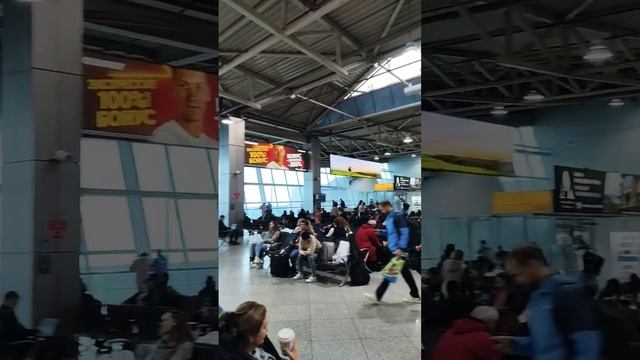 Зал вылета аэропорта Алматы, Казахстан. Departure hall, Almaty Airport, Kazakhstan.