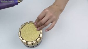 Из бобины от скотча и делаем шкатулку торт из конфет своими руками