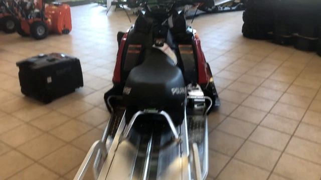 Polaris 550 VOYAGEUR 155 ES MOTONEIGE 2022 Mélange parfait de travail et de plaisir. смотреть онлайн