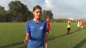 А ведь красиво «накручивает»! Журналистка попала в женскую академию футбола. Что из этого вышло?