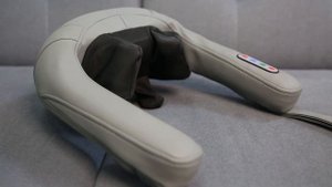 Массажёр для шеи и плеч Сomtek 1013F, обзор
