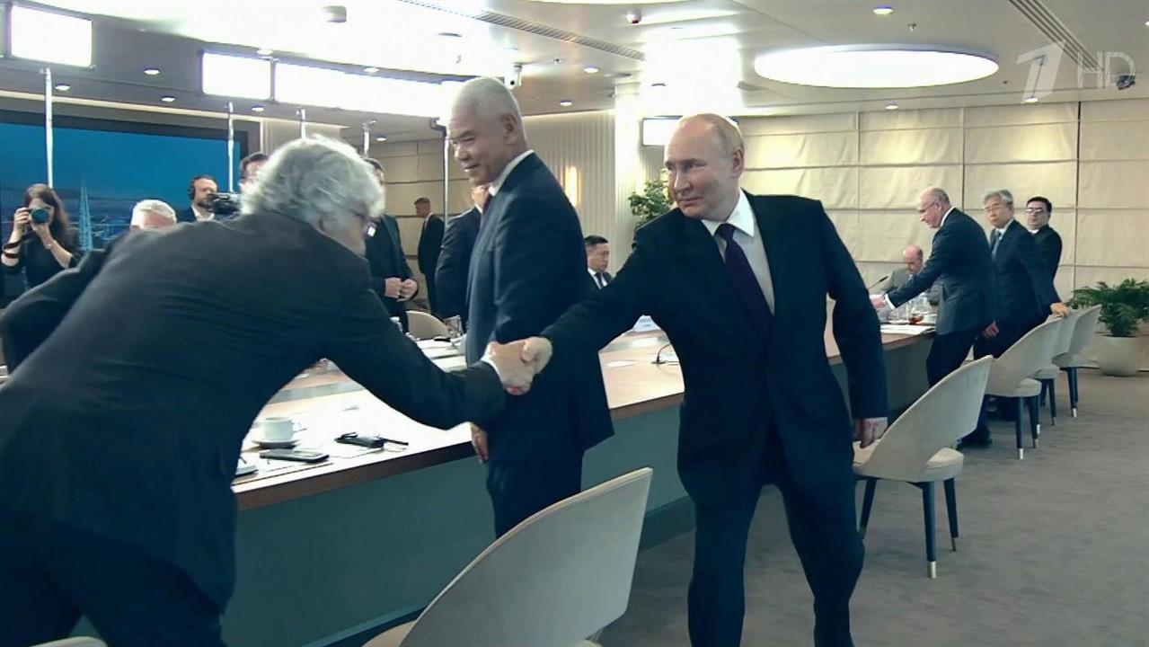 Владимир Путин провел встречу с руководителями международных информагентств