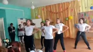 танец на день учителя ,7 Бкласс, 1школа, песня" вертолёт "