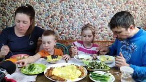 МУКБАНГ СКУМБРИЯ С КАРТОФЕЛЬНЫМ ПЮРЕ | MUKBANG MACKEREL WITH MASHED POTATOES #StepFamily #mukbang