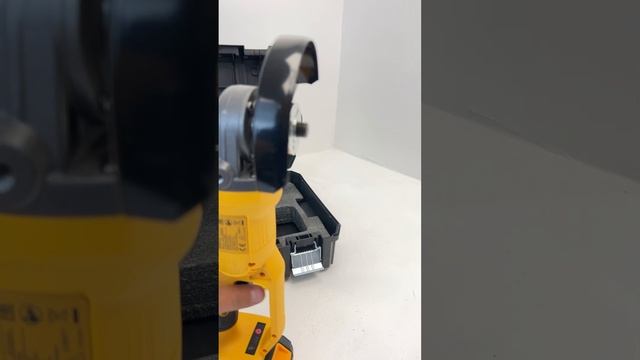 Аккумуляторная шлифовальная машина Dewalt DCG412 18V