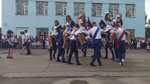 Вальс выпускников