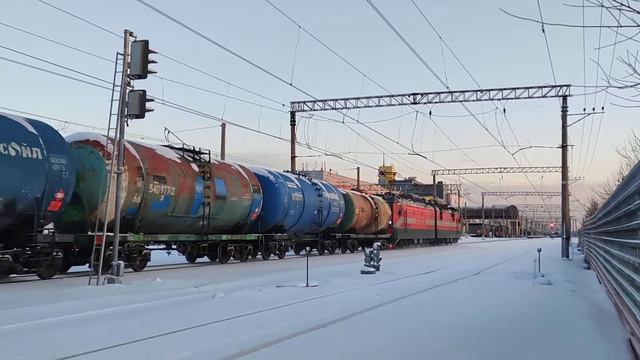 Электровоз 2ЭС4К-147 «Трансойл», ст. Рыбацкое, г.СПб, 27.12.2021г. смотреть онлайн